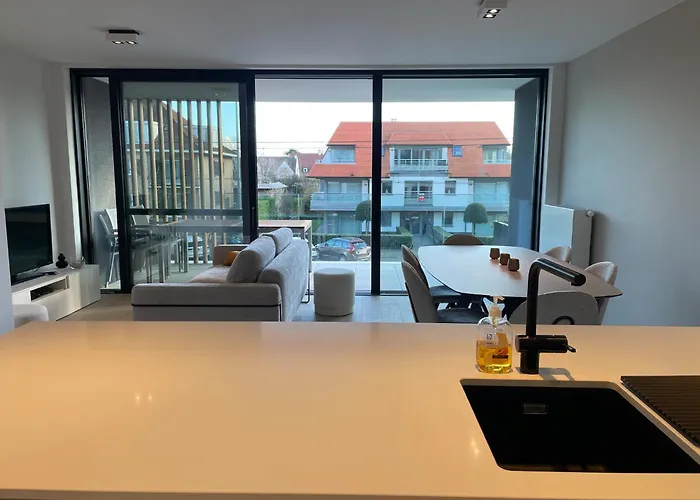 Near Sandy In Belgium * Nieuwpoort